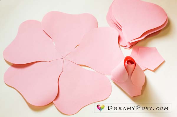 Giant rose free template and tutorial #paperflowers #flowertemplates #flowertutorials