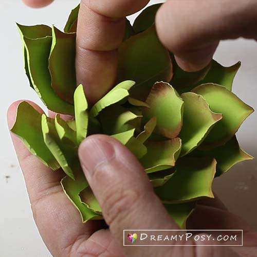 Paper succulent free template (pdf, svg) and tutorial, #paperflower #papersucculent #flowertutorial #flowertemplate