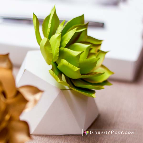Paper succulent free template (pdf, svg) and tutorial, #paperflower #papersucculent #flowertutorial #flowertemplate
